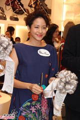 组图：林嘉欣称家庭第一封口不提再生　