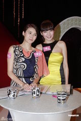 组图：蒙嘉慧为节目录影 与郑伊健共识不生小孩