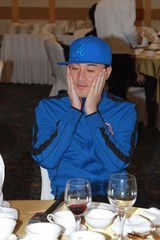 组图：林峰个唱水下热舞 歪戴帽子庆功开心似学生