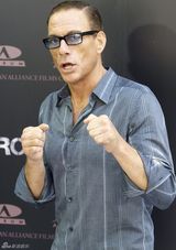 组图：《敢死队2》宣传拍照 动作男星皆大展拳脚