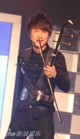 幻灯图：快男直通区终极晋级赛 5强选手挺进全国