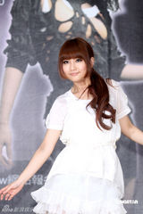 幻灯：S.H.E代言街舞比赛 奖金高想参赛