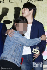 组图：宋康昊等答谢《观相》观众 李钟硕缺席