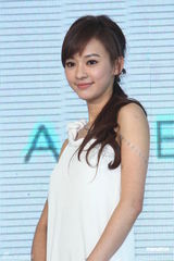 组图：陈意涵甜美亮丽造型代言 祝日本早日平静