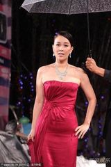 高清组图：那英出席金曲奖颁奖礼 珠光宝气走红毯