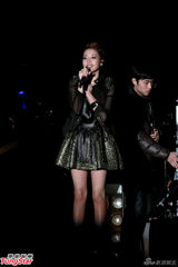 组图：A-Lin落泪小宇忙救场 信旋风登台引高潮