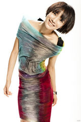 幻灯图：王珞丹全新写真曝光 展现迷人青春活力