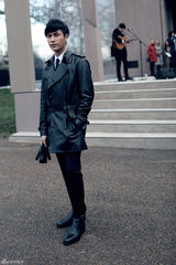 组图：陈坤再度出席时装周 赞设计师天马行空