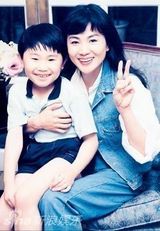 组图：凤飞飞生前家庭留影 好妈妈与孝顺女儿