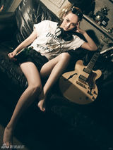 组图：刘梓娇黑白格调复古魅惑大片