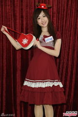 组图：许雅涵领众师妹扮性感 李组长现男人本色