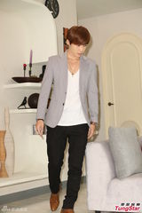 组图：唐禹哲Darren搞笑逗趣 新剧上演滚床秀