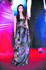 组图：金像奖红毯秀粉嫩提神 蛇精出洞仙女赴会