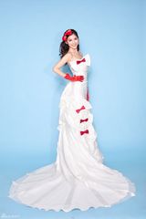 组图：演员银雪唯美造型登时尚杂志