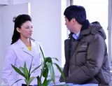 组图：聂鑫变身美女医生 与徐帆范明医院“耍贫嘴”