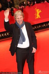 组图：《副作用》首映 王家卫携妻子助阵