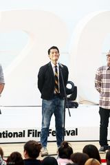 组图：梁家辉跳马舞赚人气 郭富城卖萌宣传《寒战》