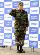 组图：SuperJunior强仁今日退伍 利特等到场祝贺