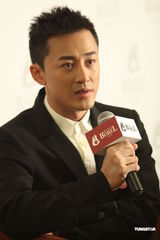 组图：林峰不回应感情问题 期待和刘德华合作