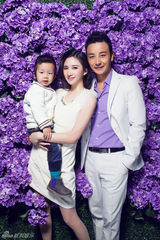 组图：刘牧一家三口时尚大片 娇妻美艳爱子鬼马