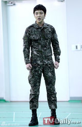 组图：SJ利特演歌舞剧激动飙泪 池贤宇亮相