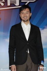 组图：吴镇宇胡杏儿新戏续前缘 张智霖回无线救急