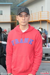 组图：吴彦祖为孕妻按摩 安志杰否认与女友冷战