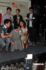 组图：《桃姐》举行庆功宴 众主创到场庆祝