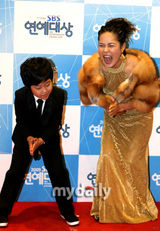 幻灯图集：09SBS演艺大奖颁奖礼 众星熠熠气氛热闹