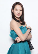 组图：秦子越拍夏日写真 蓝色裙装清爽婀娜