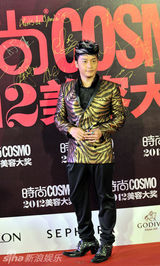 组图：陈志朋亮相COSMO盛典 先锋造型尽显型男魅力