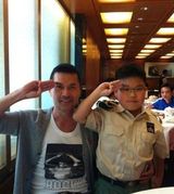 组图：吕良伟与妻子10岁儿子私照曝光