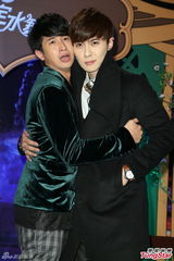 组图：唐禹哲对同性友人上下其手 对方直呼享受