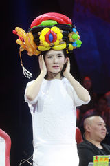 组图：《喜剧狂》郭德纲做媒 女学员找英达撑腰