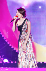 组图：张靓颖亚洲音乐节获杰出艺人奖 劲歌闪耀首尔