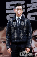 组图：TOP宣传《同窗生》 与金有贞亲密互动