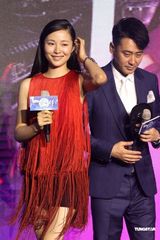 组图：《四大名捕》邓超搞怪刘亦菲学狗叫