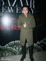 组图：邓超亮相时尚活动 释放迷人微笑