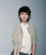 组图：江易珈时尚写真 演绎摩登短发女王