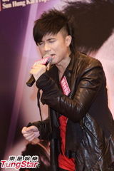 组图：古巨基携钟舒漫洪卓立平安夜献唱庆圣诞