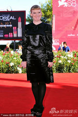 组图：《呼啸山庄》威尼斯首映 影片主创齐聚