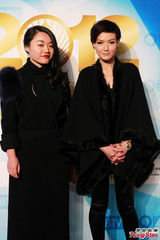 组图：时尚大典星光熠熠 黄渤嘻哈装亮相