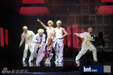 组图：韩新团B.A.P举办Showcase 前辈Secret助阵