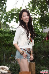 组图：《撒娇女人》见面会 周迅穿大衣倦脸现身