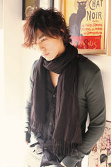 组图：陈楚河亲和杂志照曝光 显春日温情气质 