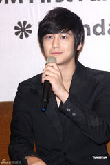 幻灯组图：韩版F4成员金范赴台湾举行粉丝见面会