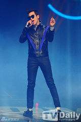 组图：韩女团Dal★shabet舞台掀裙秀底裤