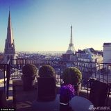 组图:40岁海蒂-克鲁姆搭27岁嫩草 牵手搭肩逛街