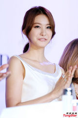 组图：韩星柳仁英赴台代言 望与周杰伦合作