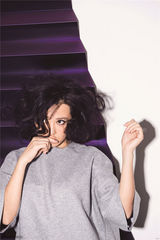 组图：余男杂志大片狂野造型打造颓废艺术范